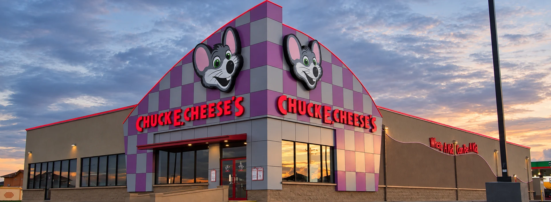 Chuck E. Cheese's at dusk
